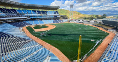 El Monumental estrenará césped artificial para la Serie del Caribe 2026