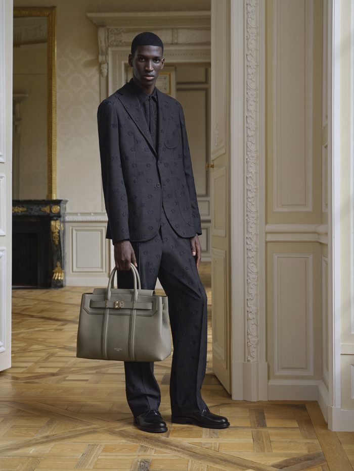 Louis Vuitton revela su nuevo lookbook en forma de portadas de libros y  películas retro - 25 Gramos