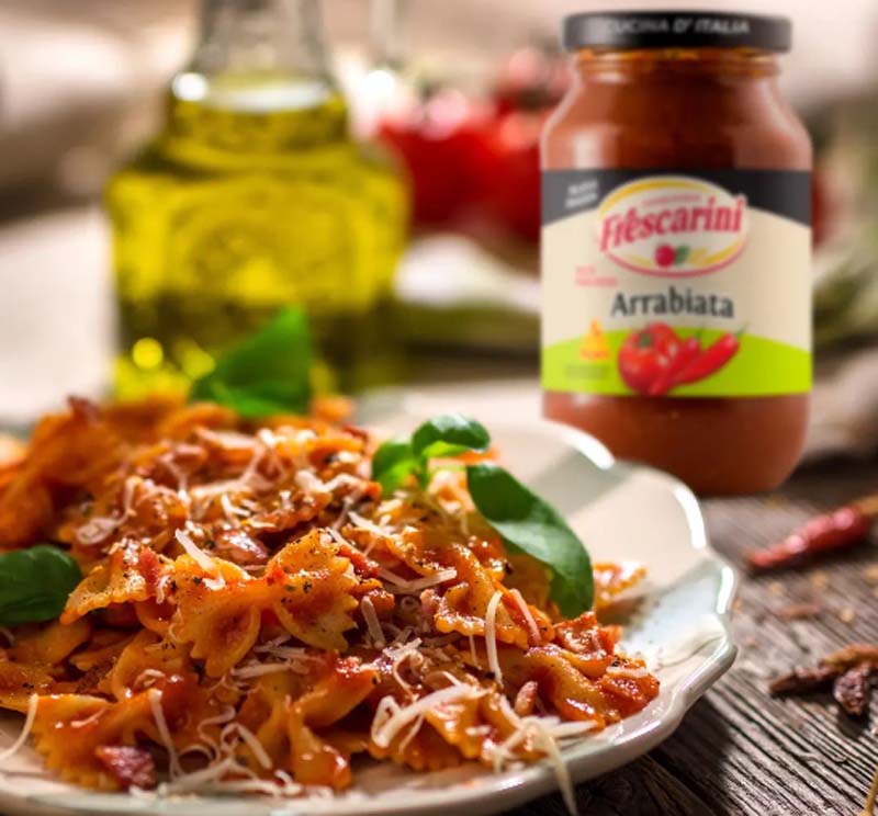 La Salsa Arrabiata de Frescarini™ le pone picante a la tradición ... La Salsa Arrabiata de Frescarini™ le pone picante a la tradición ...