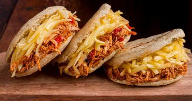 Arepa pelúa con un toque italiano