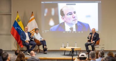 UNIMET realizó foro sobre dolarización y estabilidad económica en Venezuela