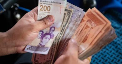Profesores universitarios rechazan anuncios económicos: «Es un fraude a la Constitución»