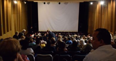 Destellos de Cine presentó el universo visual de la cineasta Deborah Stratman